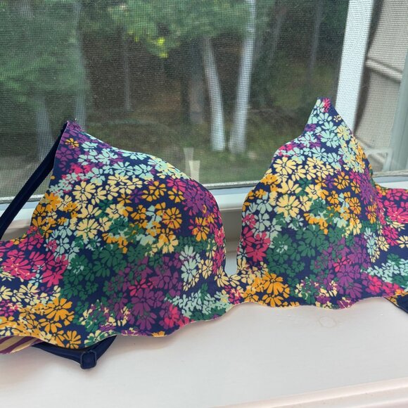 NWOT Victoria's Secret Very Sexy Push-Up Bra, size 36A - Picture 6 of 6